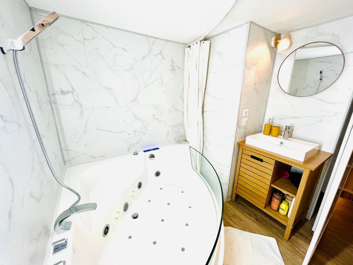 Duplex-ceiling Height 1,9m-free Private Parking-self Check In !! Duplex Climatise-hauteur Sous Plafond 1,9m-parking Prive Gratuit-arrivee Autonome !! Apartment